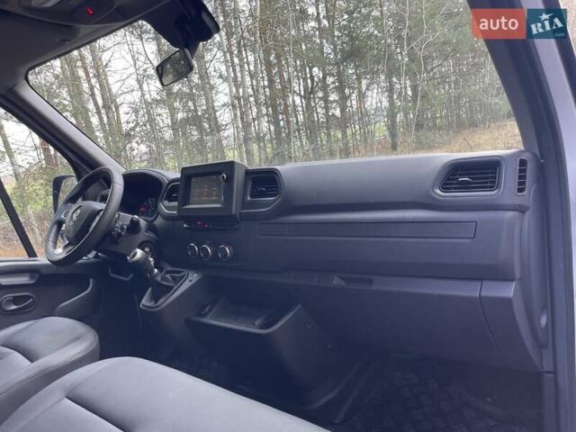 Белый Рено Мастер, объемом двигателя 2.3 л и пробегом 180 тыс. км за 22000 $, фото 32 на Automoto.ua