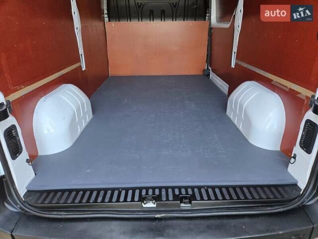 Белый Рено Мастер, объемом двигателя 2.3 л и пробегом 179 тыс. км за 18900 $, фото 31 на Automoto.ua