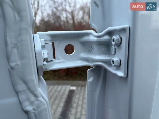 Белый Рено Мастер, объемом двигателя 0 л и пробегом 252 тыс. км за 18800 $, фото 65 на Automoto.ua