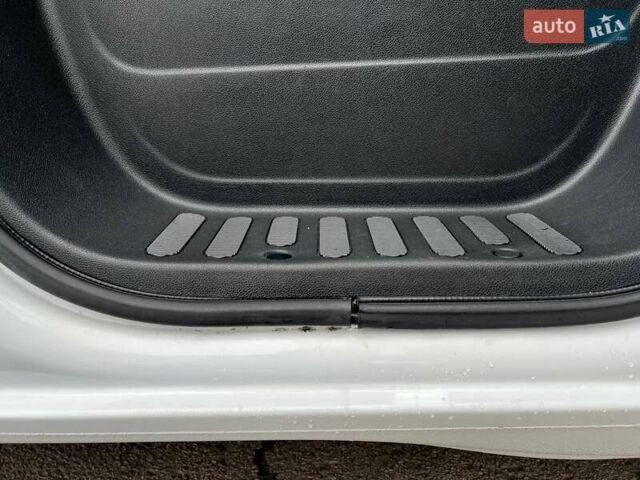 Белый Рено Мастер, объемом двигателя 2.3 л и пробегом 293 тыс. км за 24999 $, фото 65 на Automoto.ua