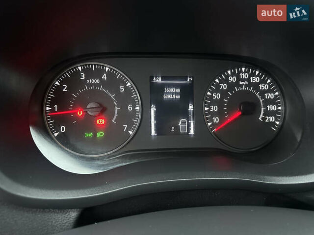 Белый Рено Мастер, объемом двигателя 2.3 л и пробегом 36 тыс. км за 25600 $, фото 39 на Automoto.ua