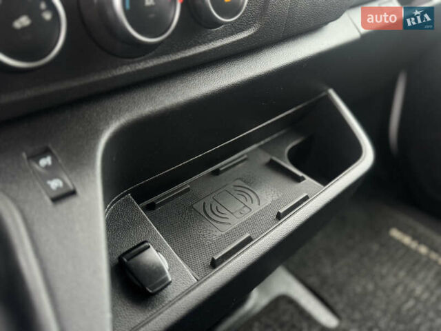 Белый Рено Мастер, объемом двигателя 2.3 л и пробегом 181 тыс. км за 21300 $, фото 8 на Automoto.ua