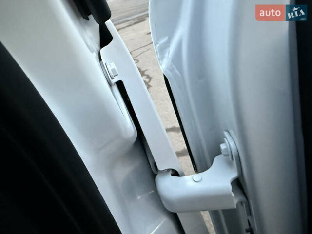 Белый Рено Мастер, объемом двигателя 0 л и пробегом 252 тыс. км за 18800 $, фото 38 на Automoto.ua