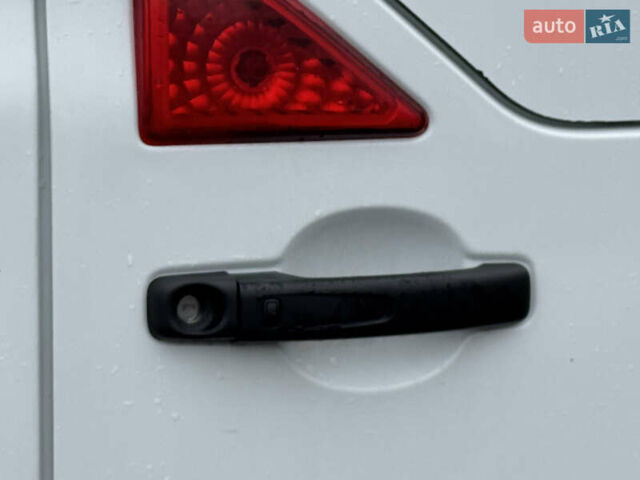 Белый Рено Мастер, объемом двигателя 2.3 л и пробегом 242 тыс. км за 21000 $, фото 18 на Automoto.ua