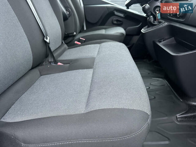 Белый Рено Мастер, объемом двигателя 2.3 л и пробегом 36 тыс. км за 25600 $, фото 47 на Automoto.ua