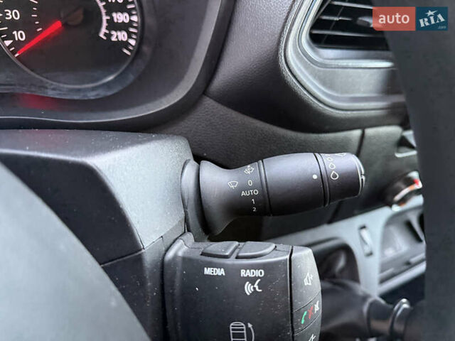 Белый Рено Мастер, объемом двигателя 2.3 л и пробегом 230 тыс. км за 19950 $, фото 28 на Automoto.ua