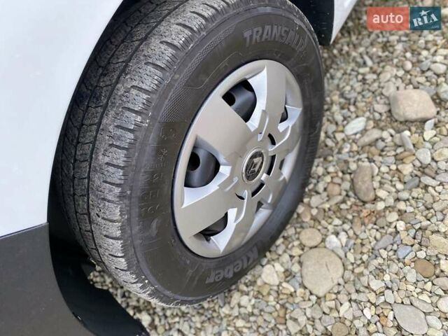 Білий Рено Мастєр, об'ємом двигуна 2.3 л та пробігом 245 тис. км за 17750 $, фото 28 на Automoto.ua