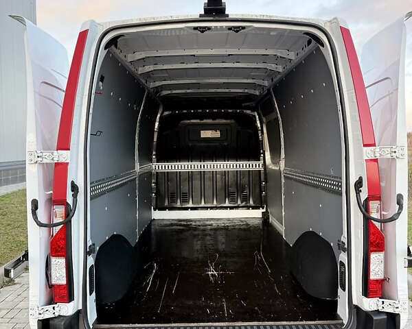 Белый Рено Мастер, объемом двигателя 2.3 л и пробегом 230 тыс. км за 19950 $, фото 47 на Automoto.ua