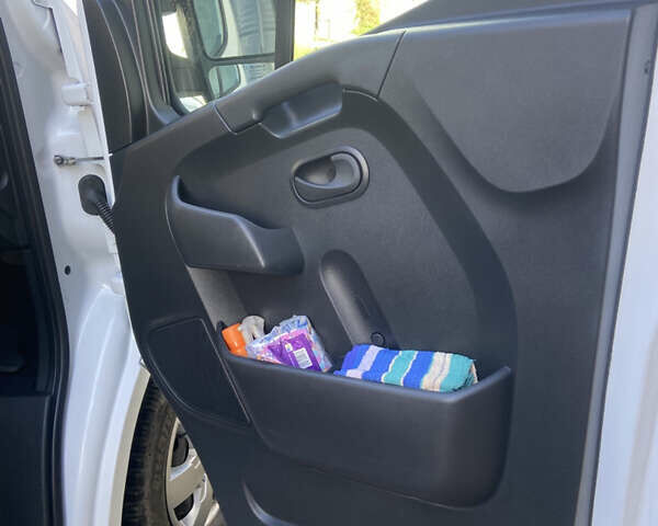 Белый Рено Мастер, объемом двигателя 2.3 л и пробегом 150 тыс. км за 21700 $, фото 28 на Automoto.ua