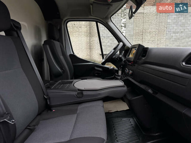 Белый Рено Мастер, объемом двигателя 2.3 л и пробегом 66 тыс. км за 25800 $, фото 56 на Automoto.ua