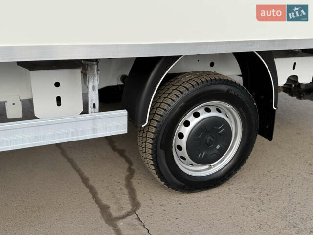 Белый Рено Мастер, объемом двигателя 2.3 л и пробегом 255 тыс. км за 24900 $, фото 14 на Automoto.ua