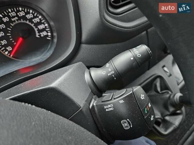 Білий Рено Мастєр, об'ємом двигуна 2.3 л та пробігом 217 тис. км за 18900 $, фото 79 на Automoto.ua