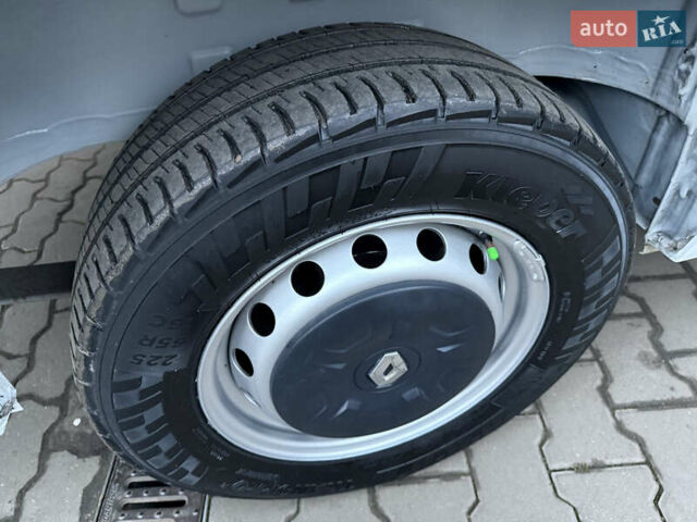 Белый Рено Мастер, объемом двигателя 0 л и пробегом 252 тыс. км за 18800 $, фото 58 на Automoto.ua