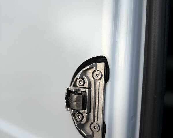 Белый Рено Мастер, объемом двигателя 2.3 л и пробегом 230 тыс. км за 19950 $, фото 42 на Automoto.ua