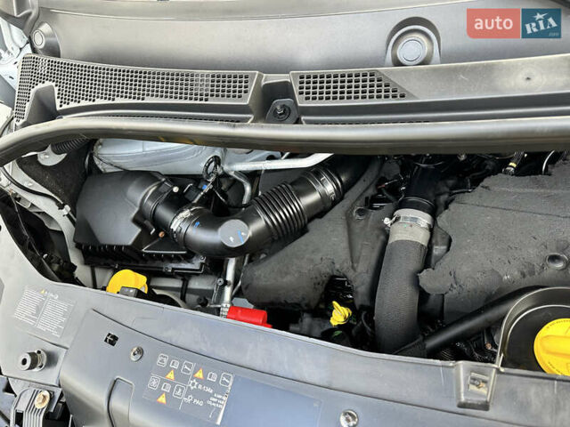 Белый Рено Мастер, объемом двигателя 2.3 л и пробегом 240 тыс. км за 18500 $, фото 89 на Automoto.ua