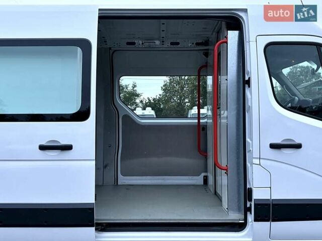 Белый Рено Мастер, объемом двигателя 2.3 л и пробегом 223 тыс. км за 17200 $, фото 10 на Automoto.ua
