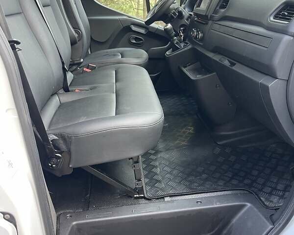 Белый Рено Мастер, объемом двигателя 2.3 л и пробегом 180 тыс. км за 22000 $, фото 29 на Automoto.ua