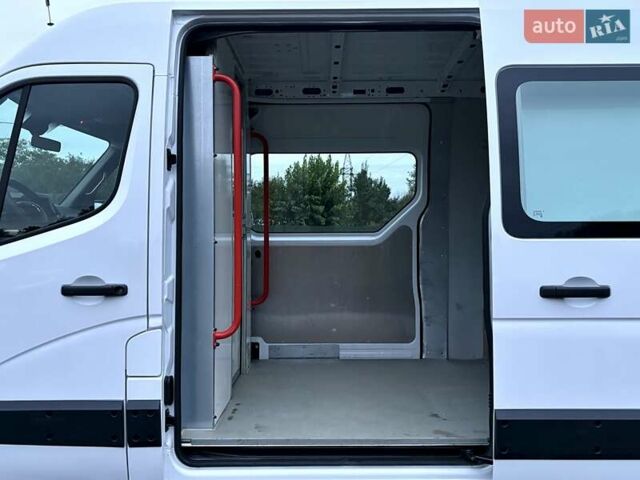Белый Рено Мастер, объемом двигателя 2.3 л и пробегом 223 тыс. км за 17200 $, фото 12 на Automoto.ua