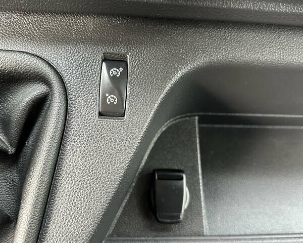 Белый Рено Мастер, объемом двигателя 2.3 л и пробегом 240 тыс. км за 18500 $, фото 65 на Automoto.ua