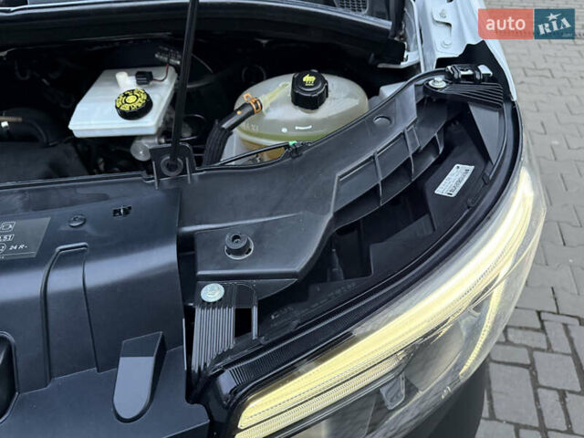 Белый Рено Мастер, объемом двигателя 0 л и пробегом 252 тыс. км за 18800 $, фото 89 на Automoto.ua