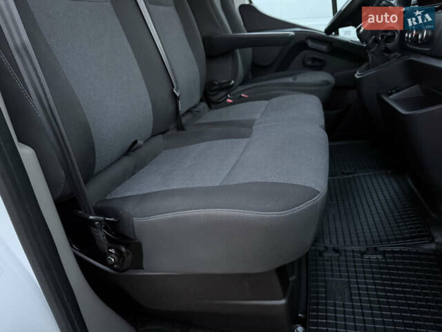 Белый Рено Мастер, объемом двигателя 0 л и пробегом 252 тыс. км за 18800 $, фото 49 на Automoto.ua