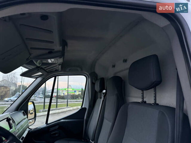 Белый Рено Мастер, объемом двигателя 0 л и пробегом 252 тыс. км за 18800 $, фото 31 на Automoto.ua