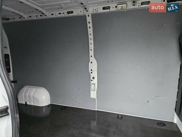 Білий Рено Мастєр, об'ємом двигуна 2.3 л та пробігом 217 тис. км за 18900 $, фото 58 на Automoto.ua