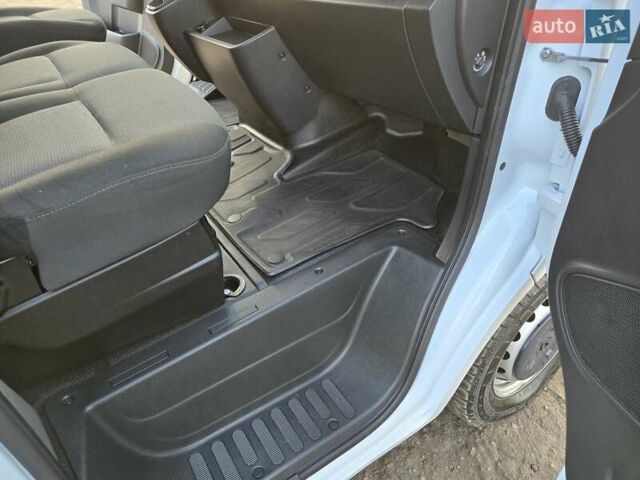 Белый Рено Мастер, объемом двигателя 2.3 л и пробегом 179 тыс. км за 18900 $, фото 52 на Automoto.ua