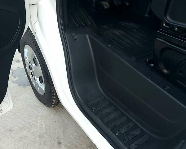 Білий Рено Мастєр, об'ємом двигуна 2.3 л та пробігом 257 тис. км за 17900 $, фото 28 на Automoto.ua