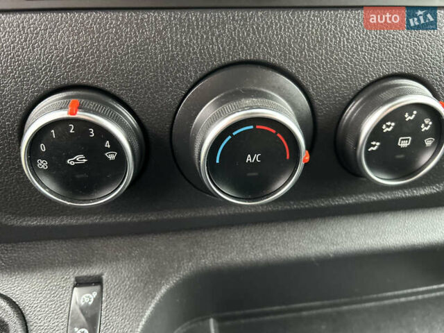 Білий Рено Мастєр, об'ємом двигуна 2.3 л та пробігом 169 тис. км за 18400 $, фото 47 на Automoto.ua