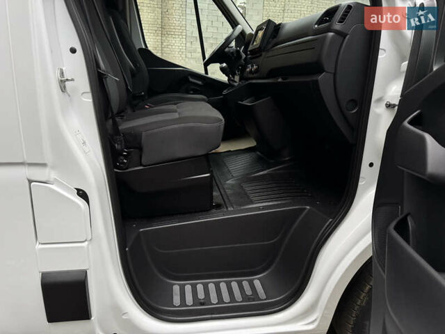 Белый Рено Мастер, объемом двигателя 2.3 л и пробегом 66 тыс. км за 25500 $, фото 54 на Automoto.ua