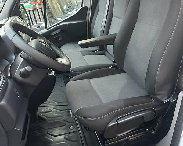 Белый Рено Мастер, объемом двигателя 2.3 л и пробегом 250 тыс. км за 19500 $, фото 10 на Automoto.ua