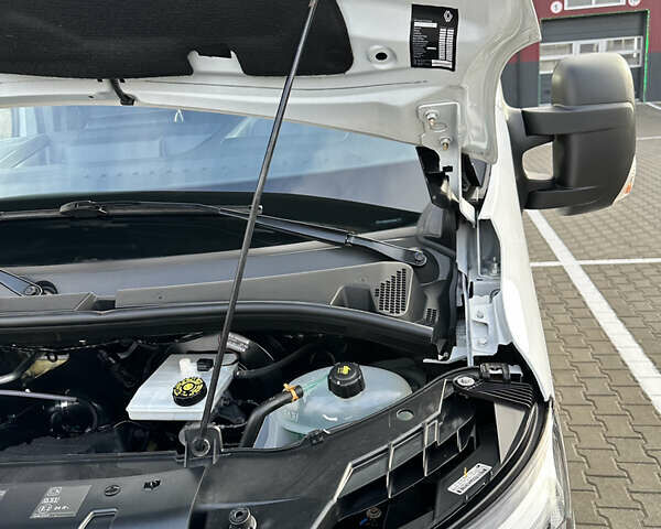 Белый Рено Мастер, объемом двигателя 2.3 л и пробегом 240 тыс. км за 18500 $, фото 86 на Automoto.ua