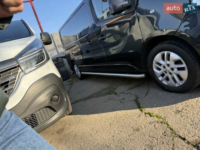 Белый Рено Мастер, объемом двигателя 2.3 л и пробегом 250 тыс. км за 19999 $, фото 37 на Automoto.ua