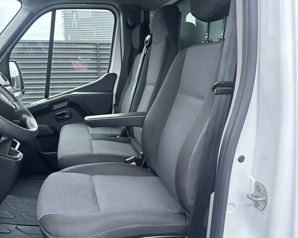 Белый Рено Мастер, объемом двигателя 2.3 л и пробегом 36 тыс. км за 25600 $, фото 30 на Automoto.ua