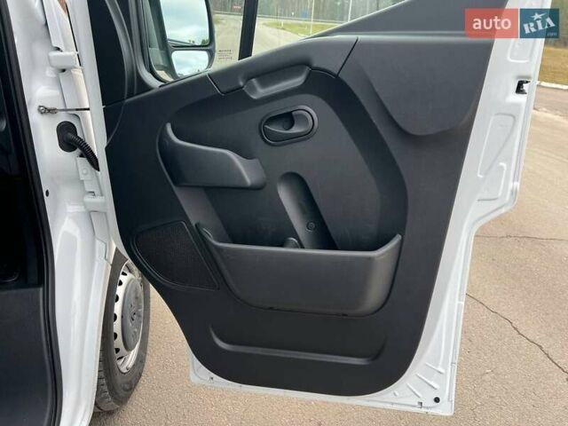 Белый Рено Мастер, объемом двигателя 2.3 л и пробегом 293 тыс. км за 24999 $, фото 61 на Automoto.ua