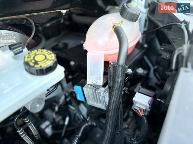 Белый Рено Мастер, объемом двигателя 2.3 л и пробегом 230 тыс. км за 19950 $, фото 48 на Automoto.ua