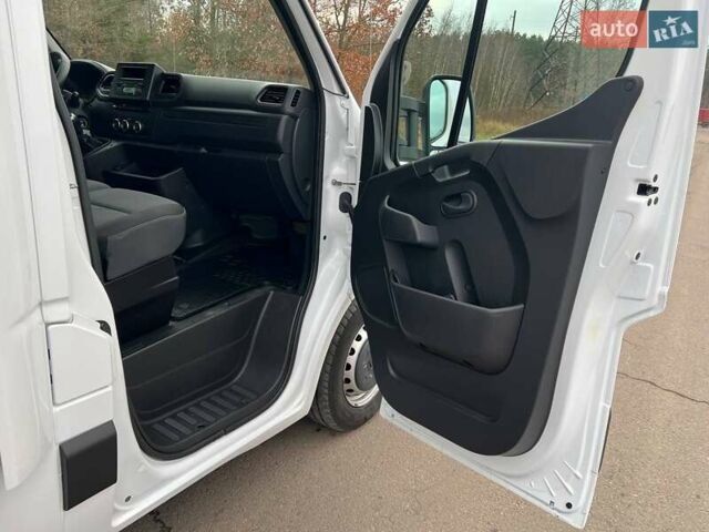 Белый Рено Мастер, объемом двигателя 2.3 л и пробегом 293 тыс. км за 24999 $, фото 64 на Automoto.ua