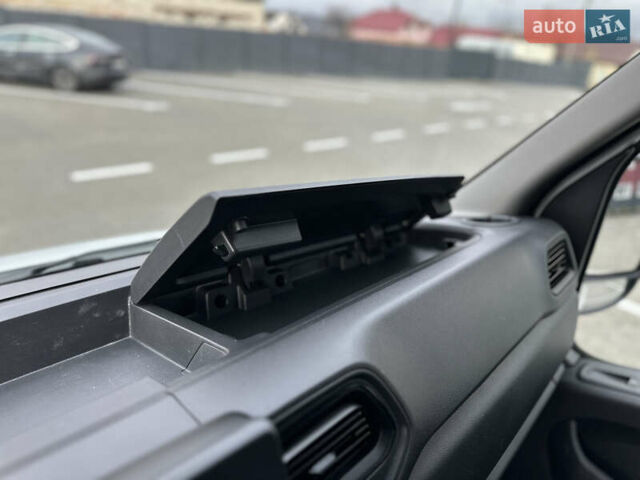 Белый Рено Мастер, объемом двигателя 2.3 л и пробегом 240 тыс. км за 18500 $, фото 62 на Automoto.ua