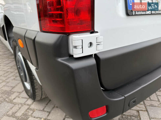 Білий Рено Мастєр, об'ємом двигуна 0 л та пробігом 266 тис. км за 21300 $, фото 11 на Automoto.ua