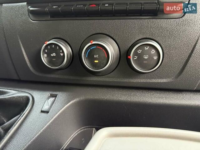 Білий Рено Мастєр, об'ємом двигуна 2.3 л та пробігом 248 тис. км за 20950 $, фото 52 на Automoto.ua