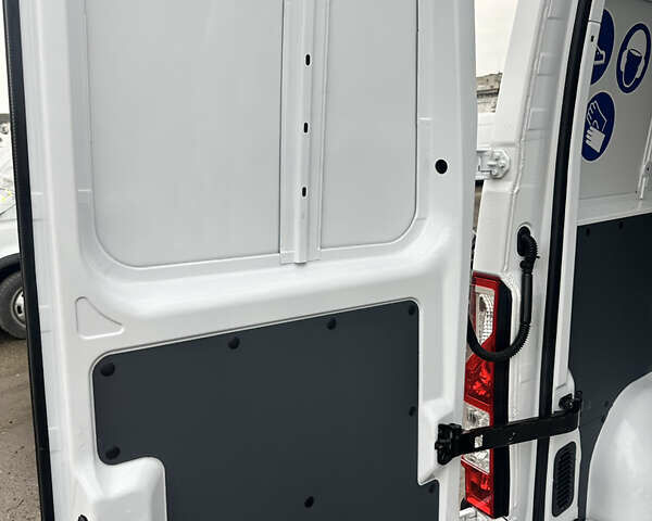 Белый Рено Мастер, объемом двигателя 2.3 л и пробегом 240 тыс. км за 18500 $, фото 100 на Automoto.ua