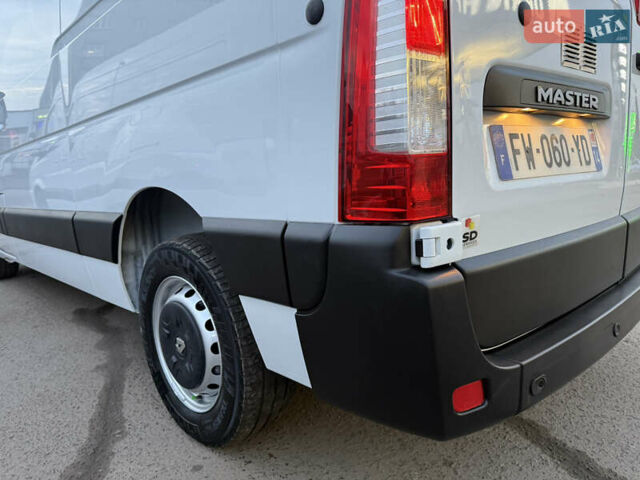 Белый Рено Мастер, объемом двигателя 0 л и пробегом 252 тыс. км за 18800 $, фото 6 на Automoto.ua