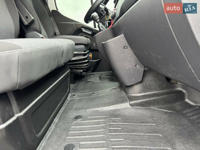 Белый Рено Мастер, объемом двигателя 2.3 л и пробегом 242 тыс. км за 21000 $, фото 26 на Automoto.ua