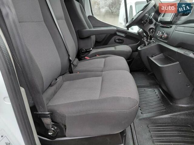 Белый Рено Мастер, объемом двигателя 2.3 л и пробегом 216 тыс. км за 20000 $, фото 44 на Automoto.ua