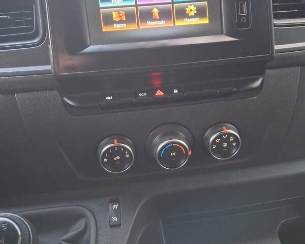 Белый Рено Мастер, объемом двигателя 2.3 л и пробегом 288 тыс. км за 19600 $, фото 35 на Automoto.ua