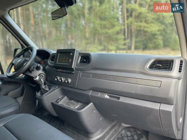 Белый Рено Мастер, объемом двигателя 2.3 л и пробегом 180 тыс. км за 22000 $, фото 49 на Automoto.ua