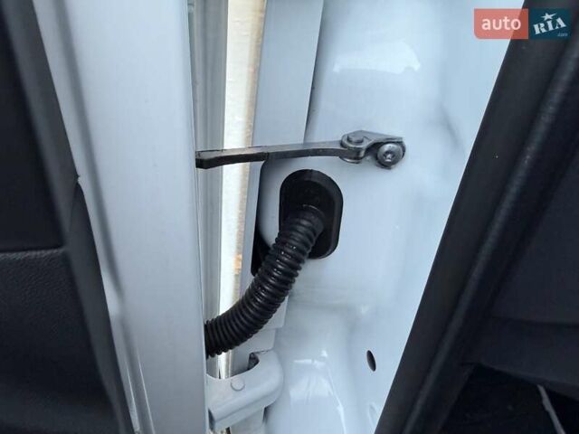 Білий Рено Мастєр, об'ємом двигуна 2.3 л та пробігом 205 тис. км за 20500 $, фото 11 на Automoto.ua