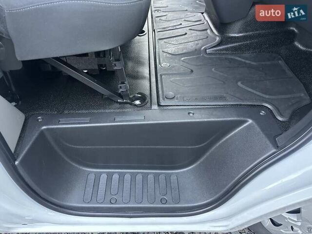 Белый Рено Мастер, объемом двигателя 2.3 л и пробегом 290 тыс. км за 25200 $, фото 27 на Automoto.ua