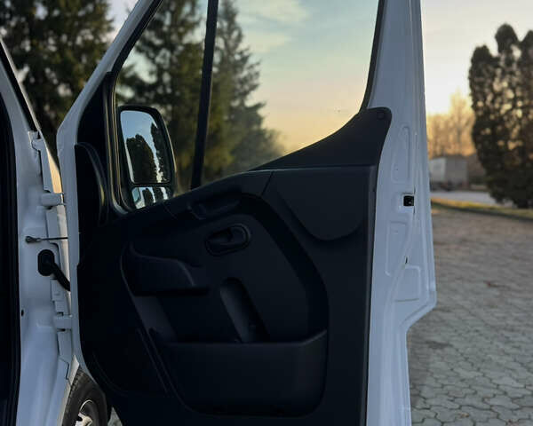 Белый Рено Мастер, объемом двигателя 2.3 л и пробегом 210 тыс. км за 19500 $, фото 37 на Automoto.ua